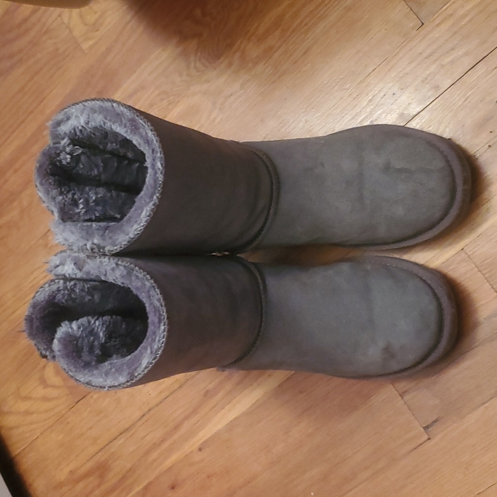 Women's Gray UGG boots bows size 8